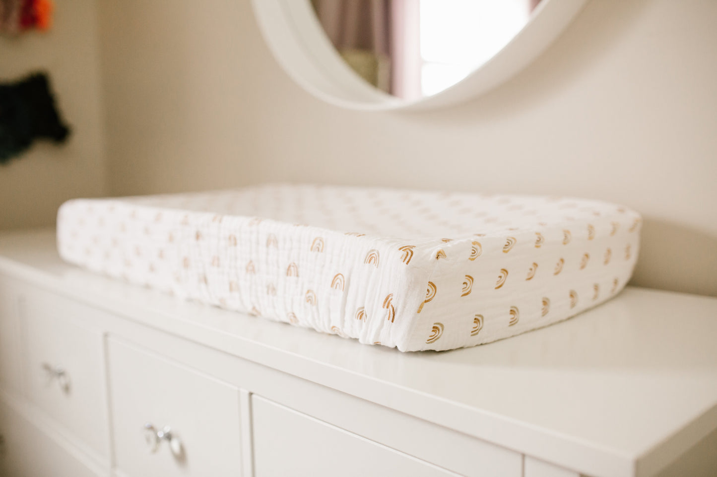 Lulujo - Cotton Fitted Crib Sheet - Rainbows (81cm x 43cm)