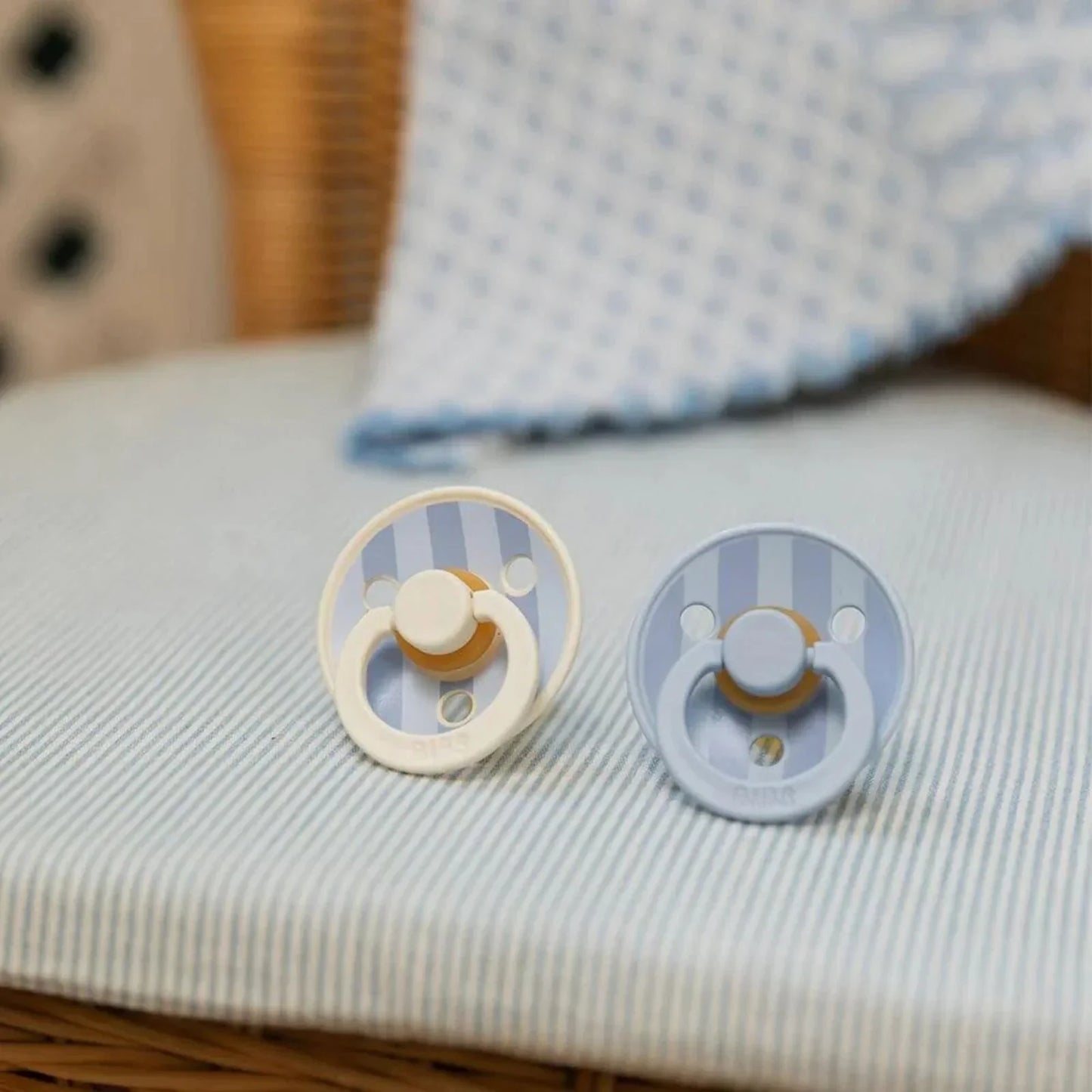 Sucettes en latex BIBS Block 0-6 mois, lot de 2 - Bleu clair et bleu poudré