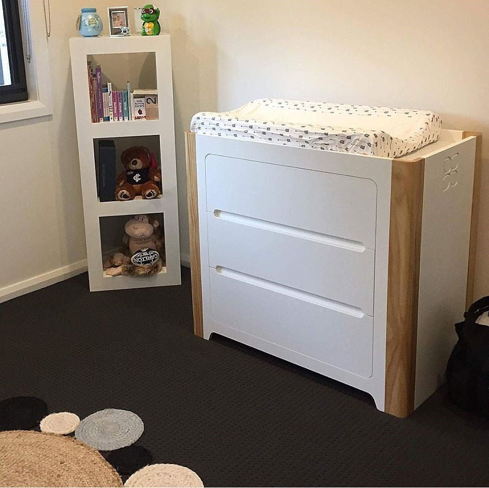 Cocoon Change Area Dresser, White / Natural