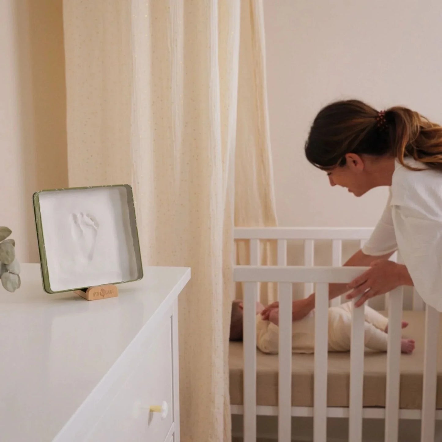 Petit Artichaut Boîte carrée pour empreintes de mains et de pieds de bébé - Olivier