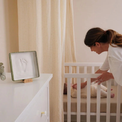 Petit Artichaut Boîte carrée pour empreintes de mains et de pieds de bébé - Olivier