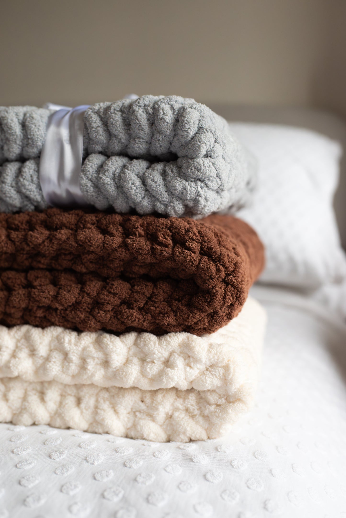 Couverture en crochet très épaisse – Faite à la main dans des tons neutres