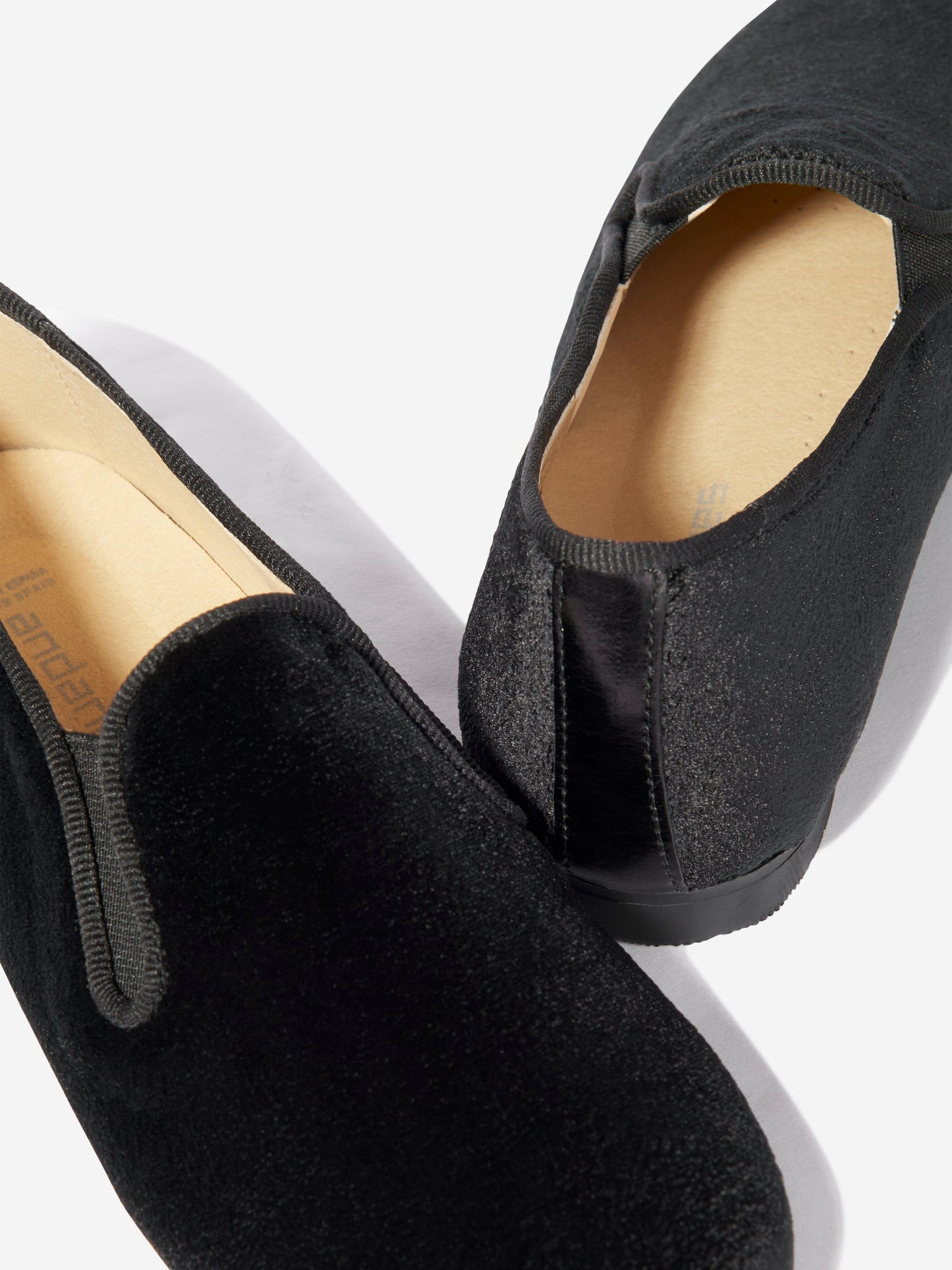 Andanines Boys Velvet Loafers in Black