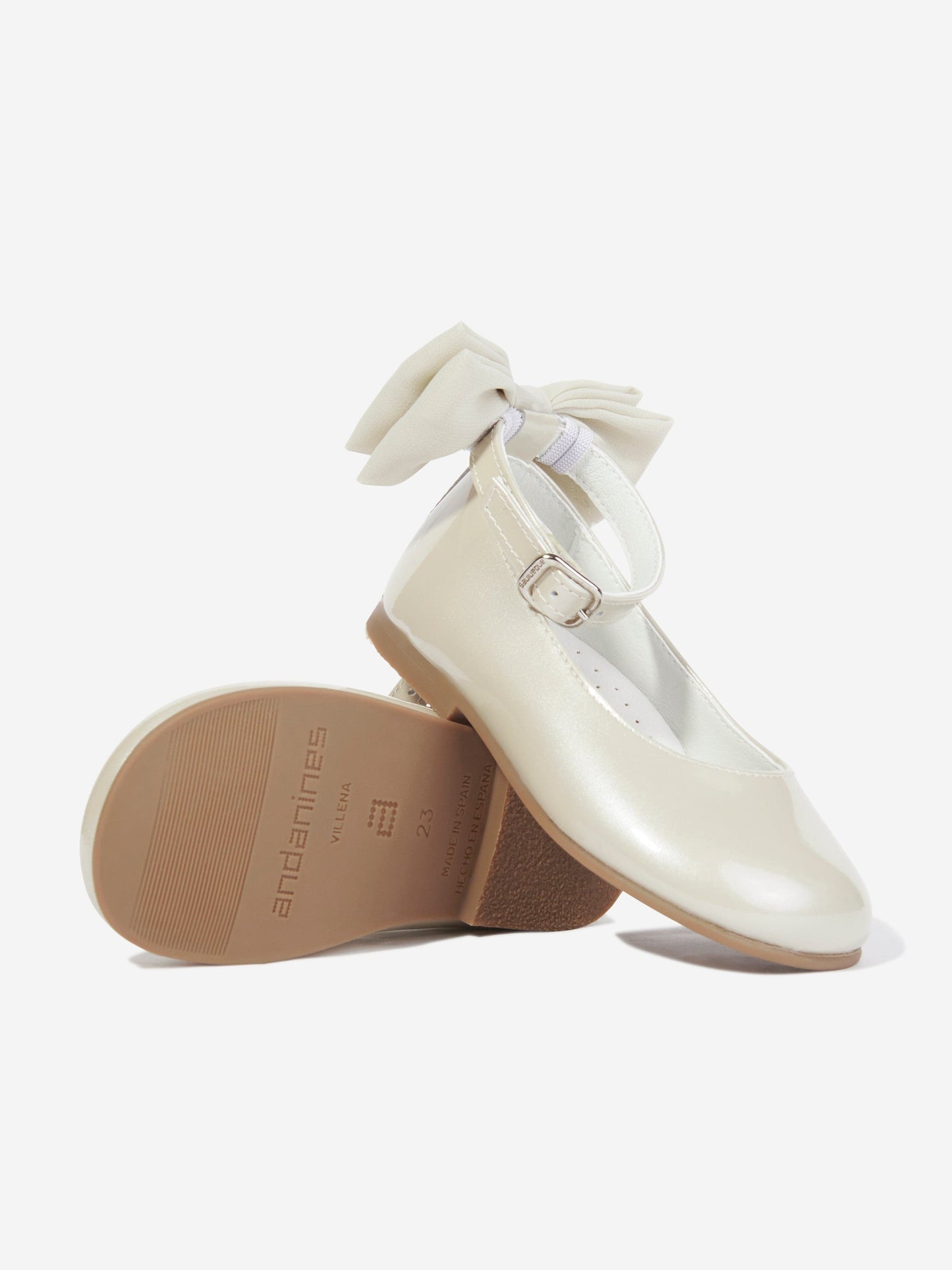 Andanines Girls Patent Leather Bow Shoes in Ivory