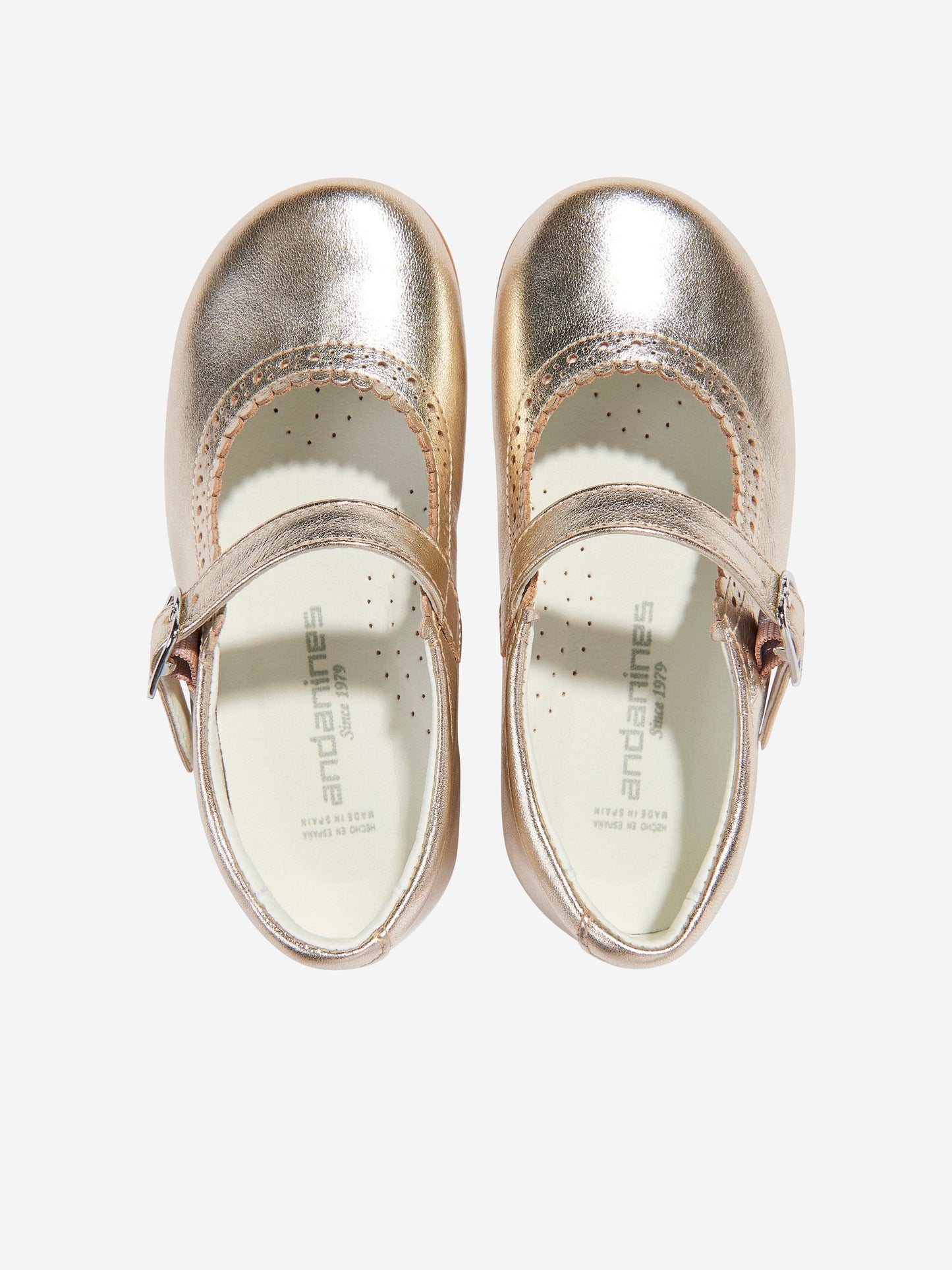 Andanines Girls Scalloped Edge Mary Jane Shoes in Gold