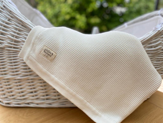 Couverture bébé en coton biologique blanc tricoté – 100 x 80 cm
