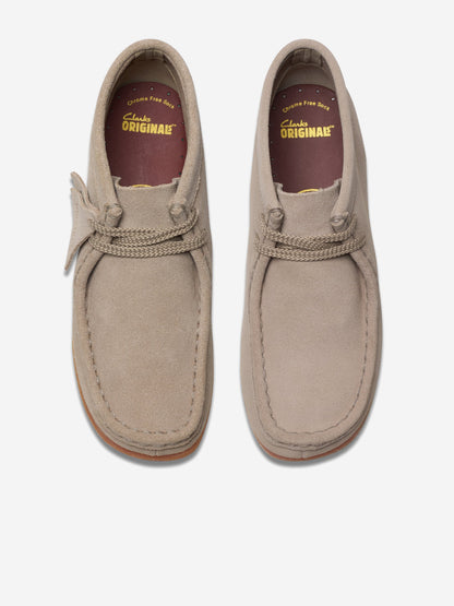 Clarks Kids Wallabee Boots in Beige (Wide Fit)