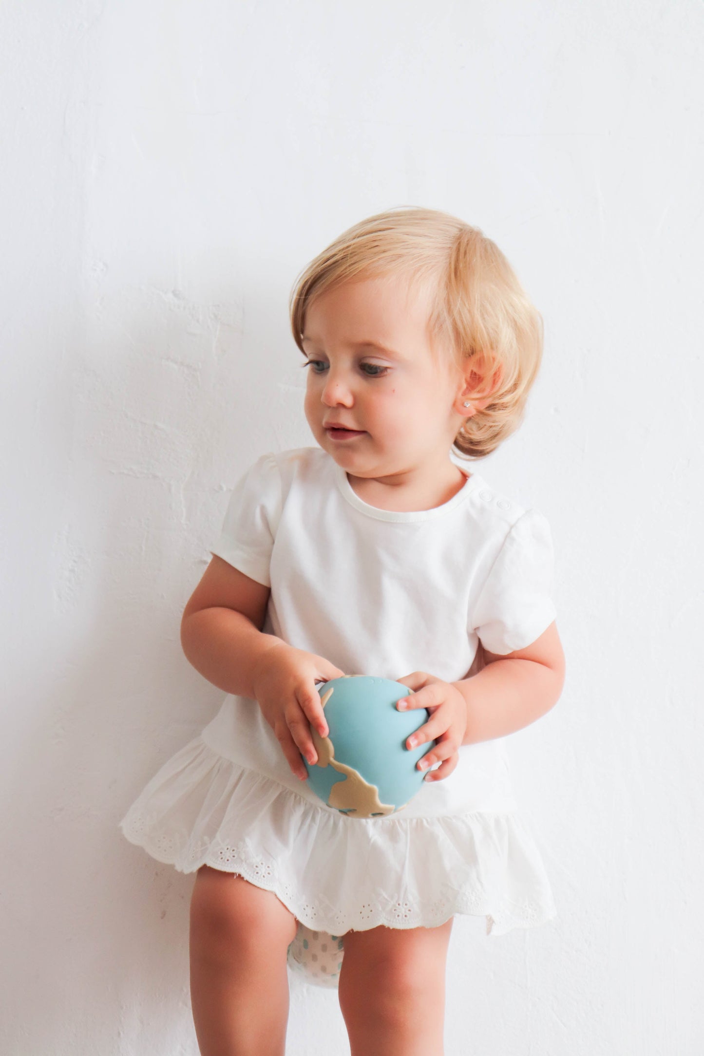 Oli & Carol Earthy the World Ball