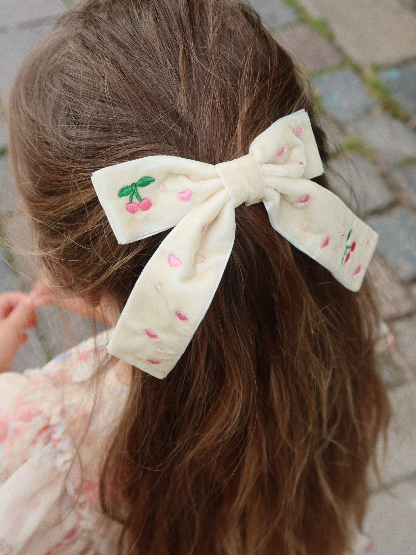 Konges Sløjd Girls Velvet Bow Pearly Hair Clip in Ivory