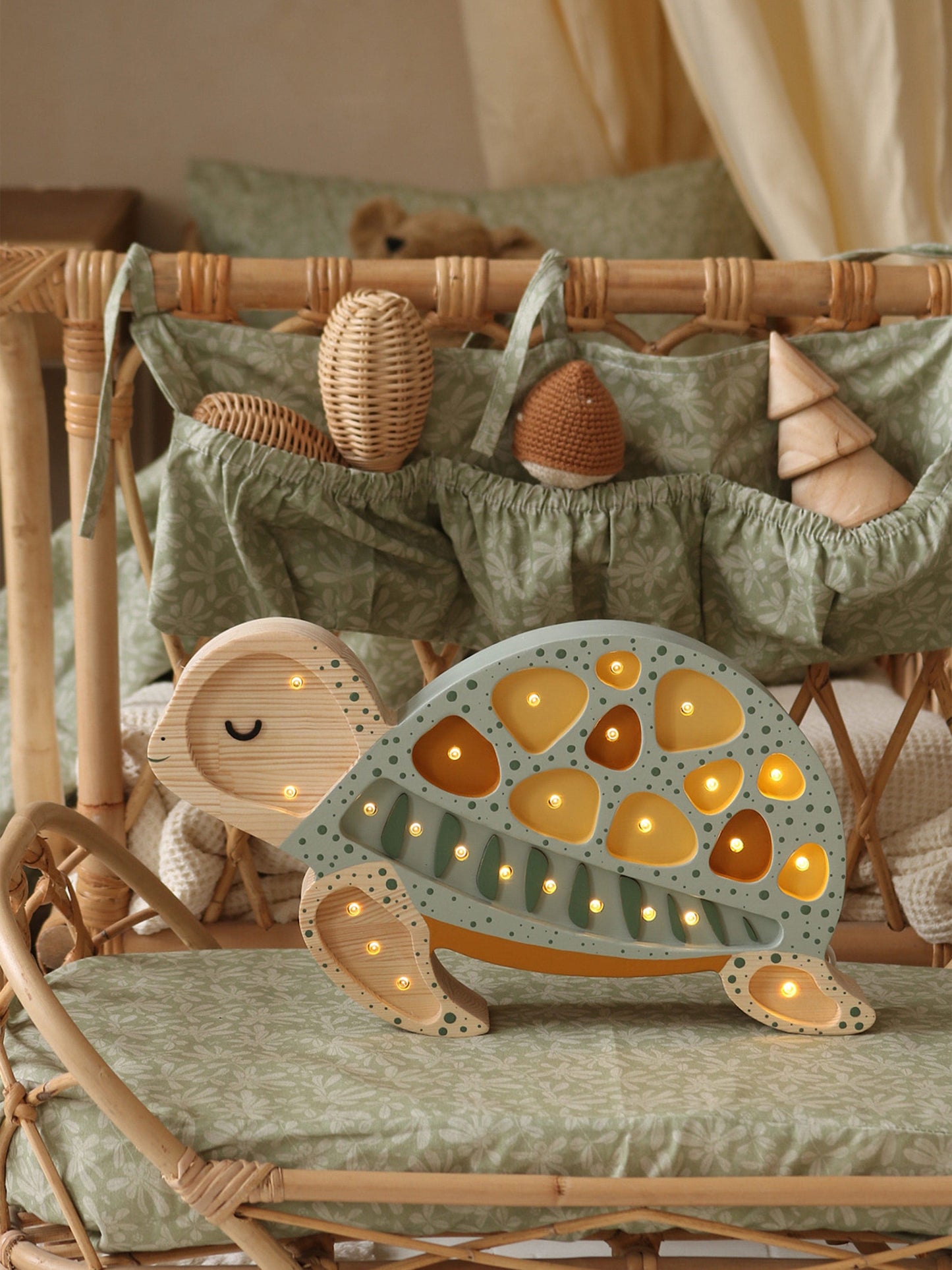 Little Lights Turtle Lamp in Green (22 x 38 x 5.5 cm)