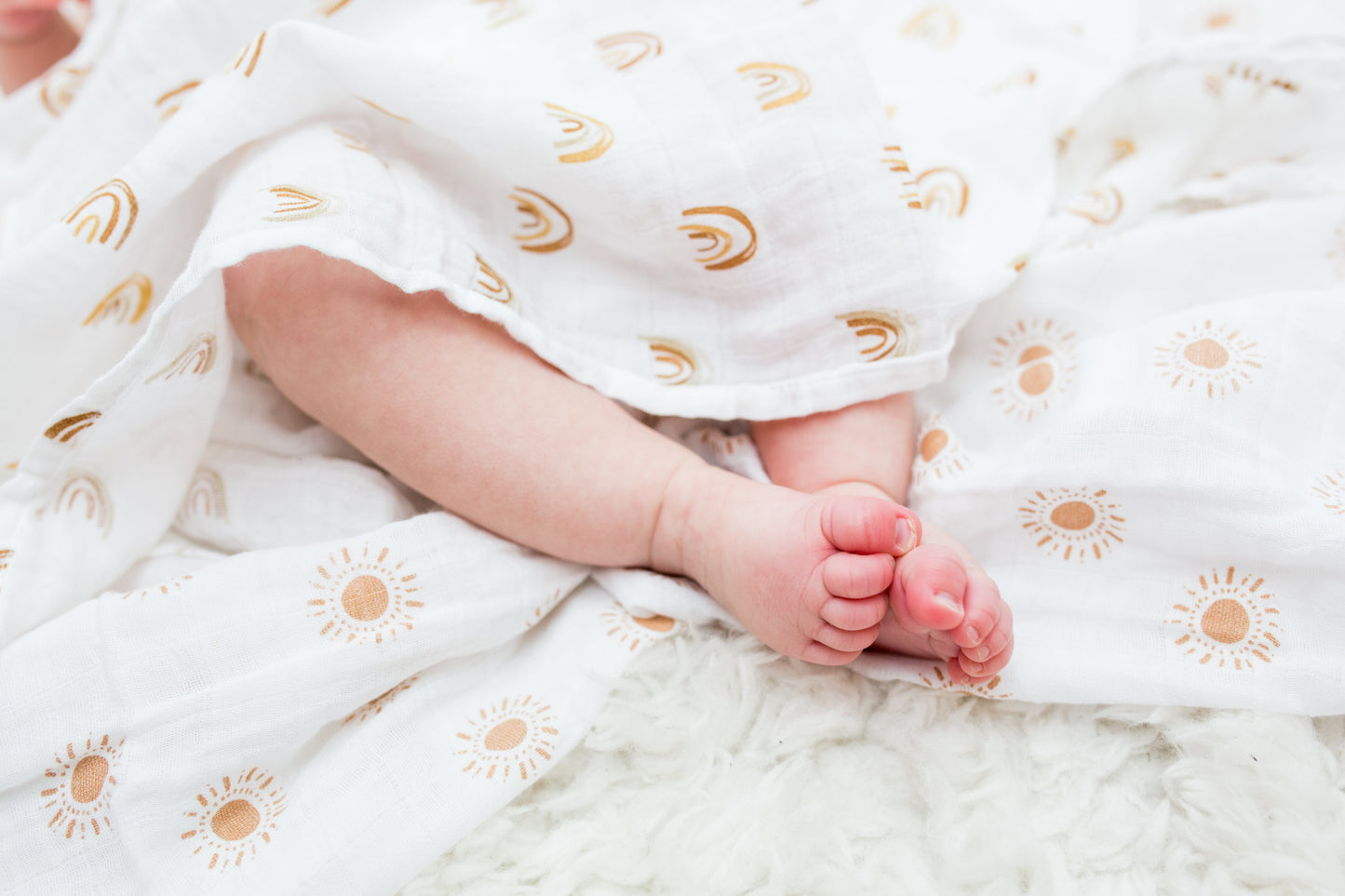 Lulujo - 2 Pack Muslin Swaddles - Rainbows / Suns (100cm x100cm)