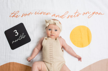 Lulujo - Single Muslin Swaddle & Cards Gift Set- Sun Rise