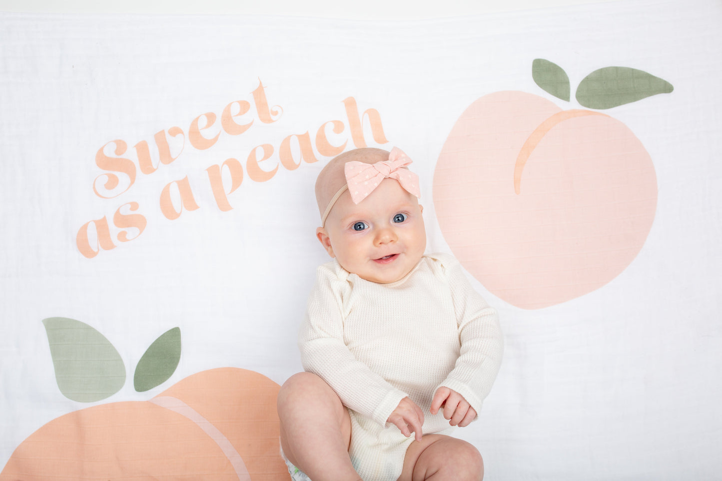 Lulujo - Single Muslin Swaddle & Cards Gift Set- Sweat As A Peach