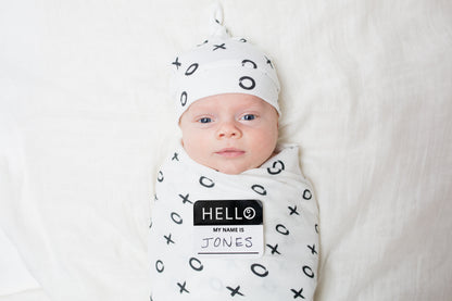 Lulujo - Bamboo Hat and Muslin Swaddle Blanket Gift Set - Hugs & Kisses