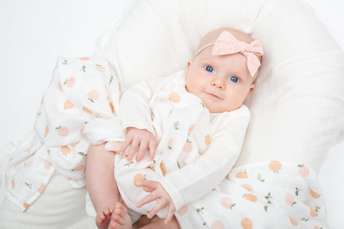 Lulujo - Bamboo Hat and Muslin Swaddle Blanket Gift Set - Peaches