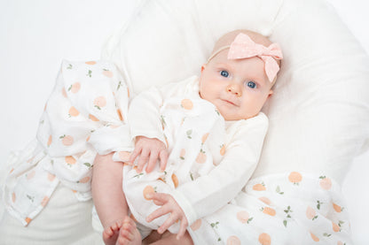 Lulujo - Bamboo Hat and Muslin Swaddle Blanket Gift Set - Peaches