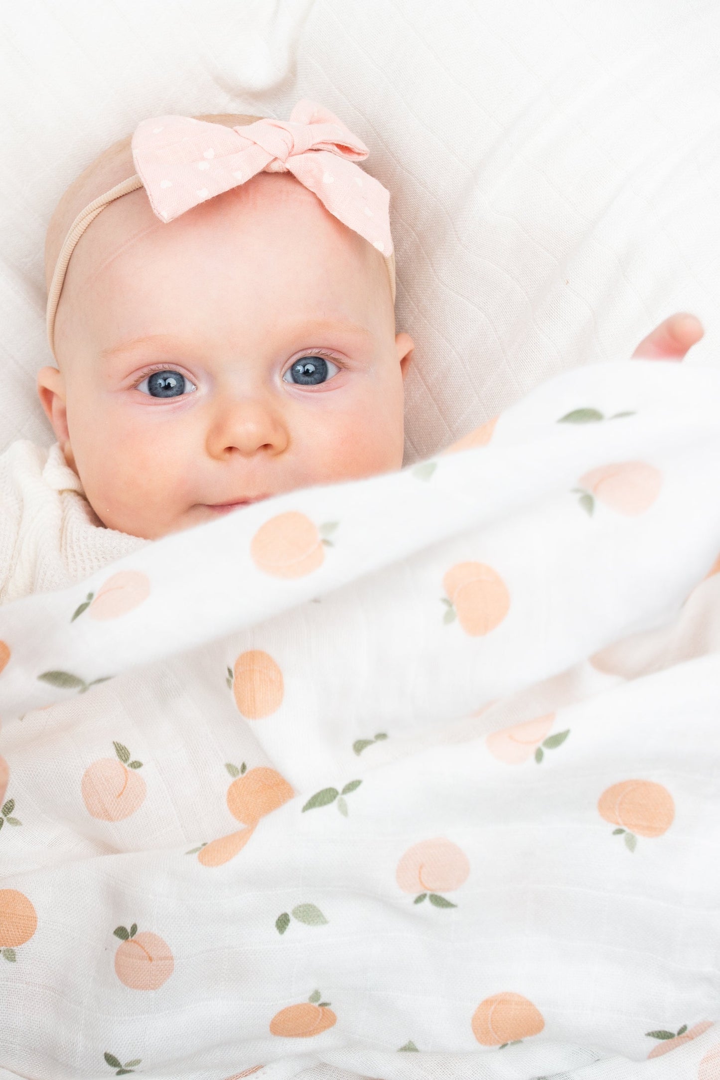 Lulujo - Bamboo Hat and Muslin Swaddle Blanket Gift Set - Peaches
