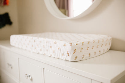 Lulujo - Cotton Fitted Crib Sheet - Rainbows (81cm x 43cm)