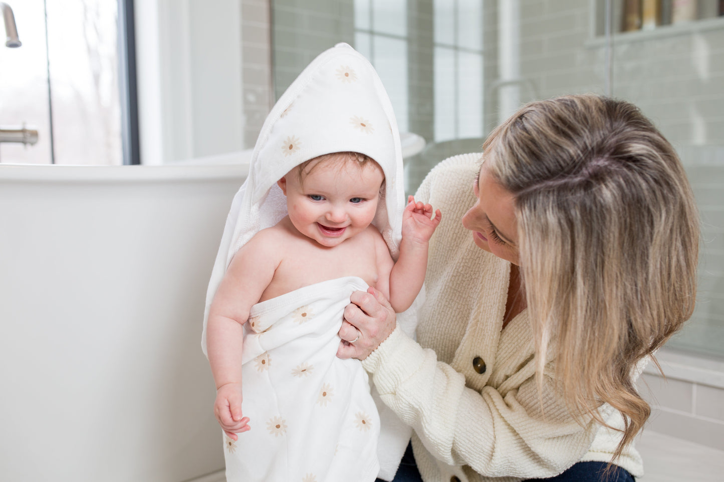 Lulujo - Hooded Towel - Daisies