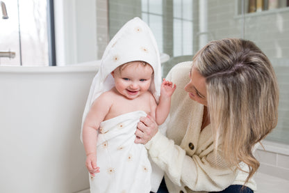 Lulujo - Hooded Towel - Daisies