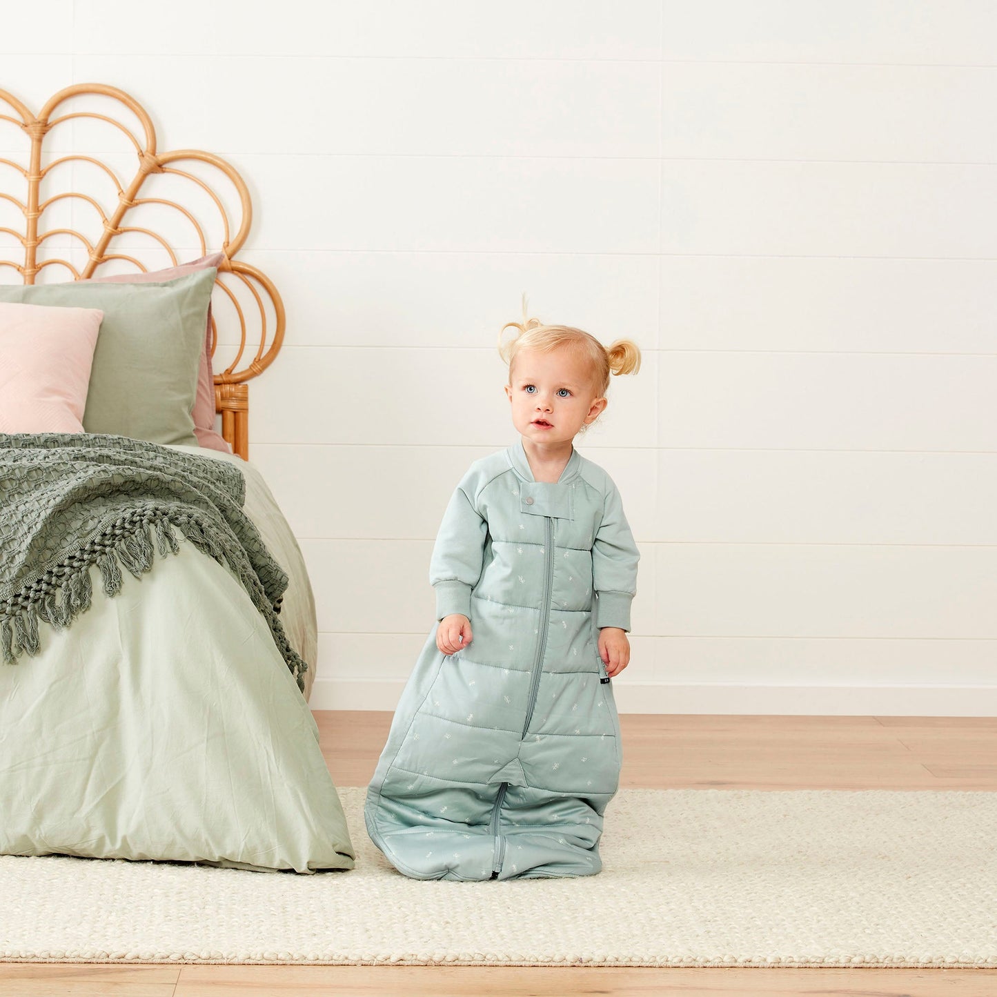 ergoPouch - Organic Winter Long Sleeved 2 in 1 Sleeping Suit Bag - Sage 3.5 TOG