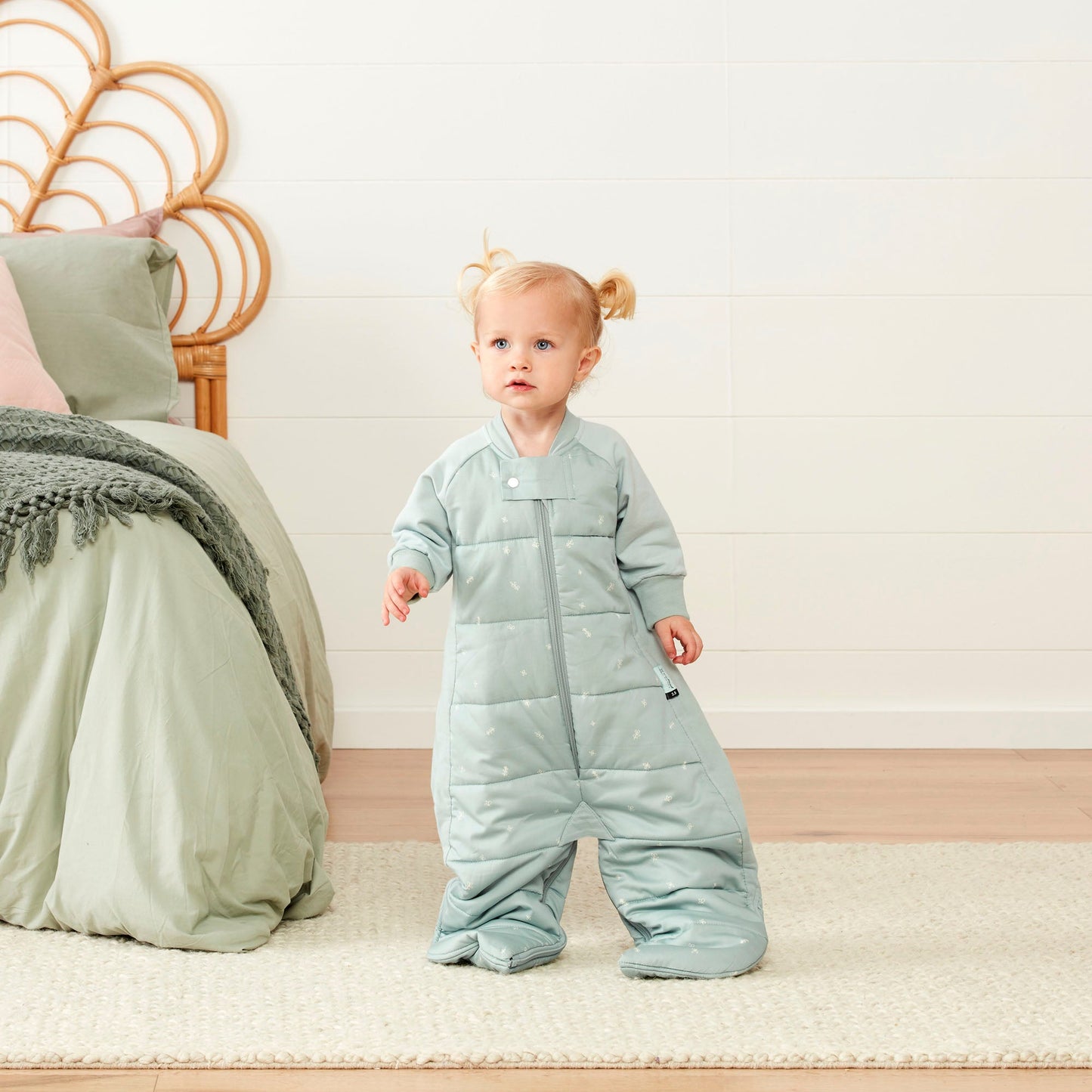 ergoPouch - Organic Winter Long Sleeved 2 in 1 Sleeping Suit Bag - Sage 3.5 TOG