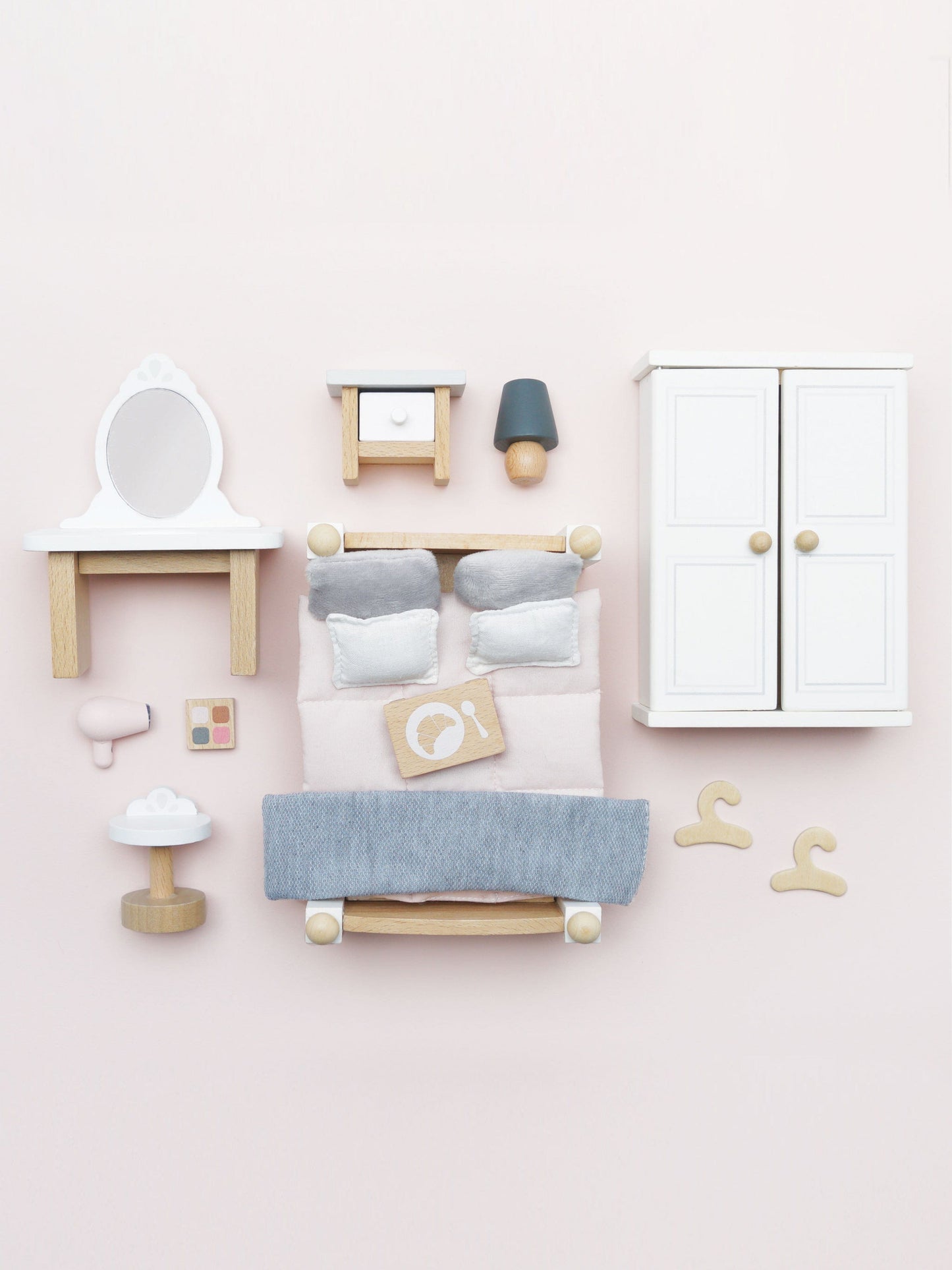 Le Toy Van Wooden Dolls House Bedroom-19 Piece (10.5cm x 5.8cm x 14.8cm)