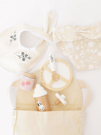 Le Toy Van Dolls Nursing Kit and Bag-8 Piece (30-35cm)