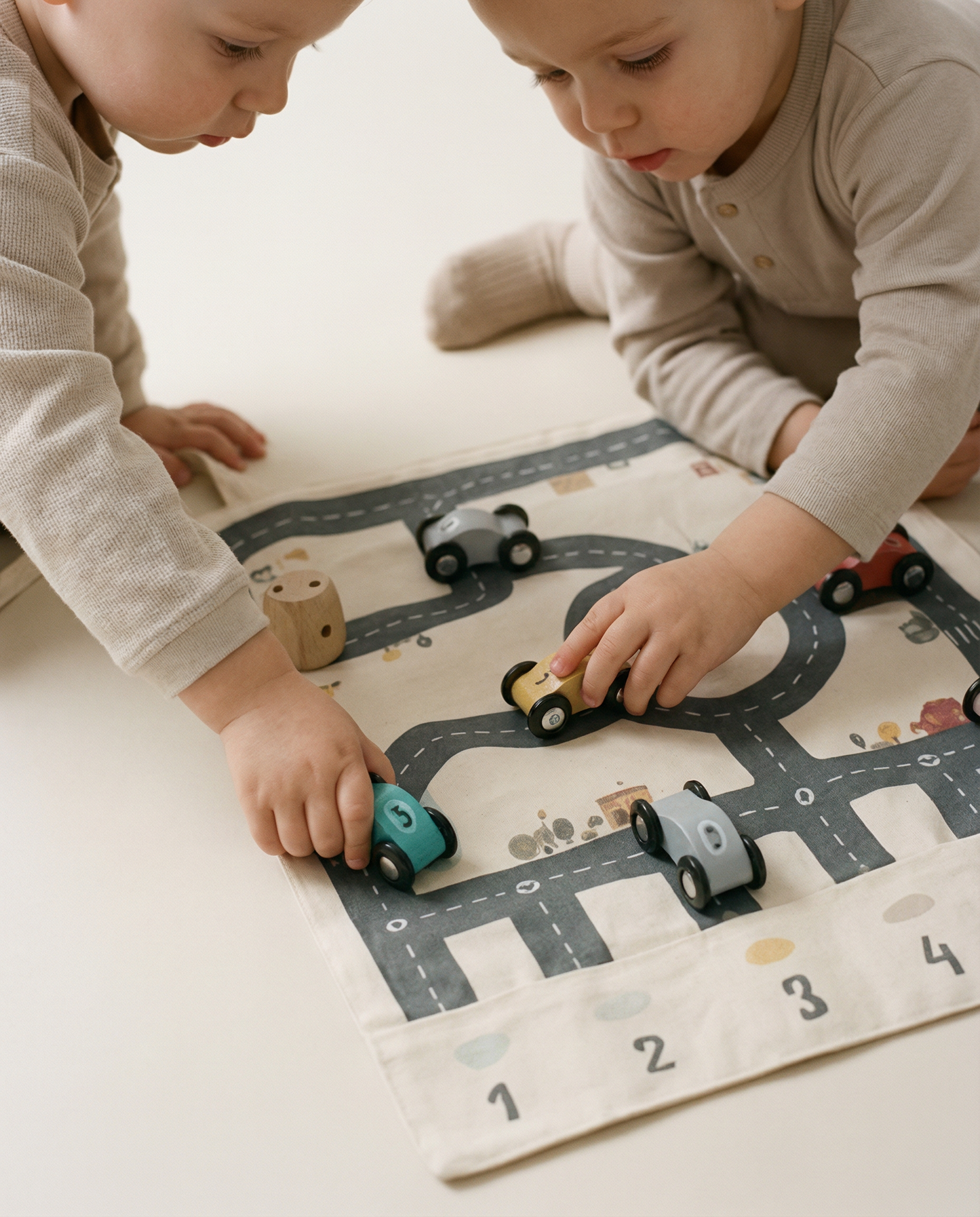 Voiture avec compartiment de rangement en toile 