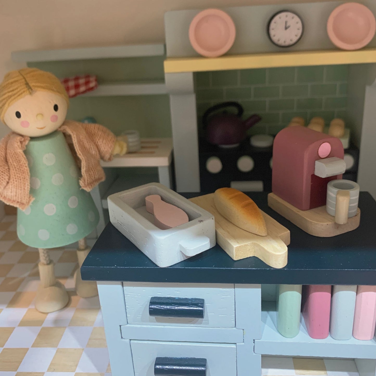 Mobilier de cuisine pour maison de poupée