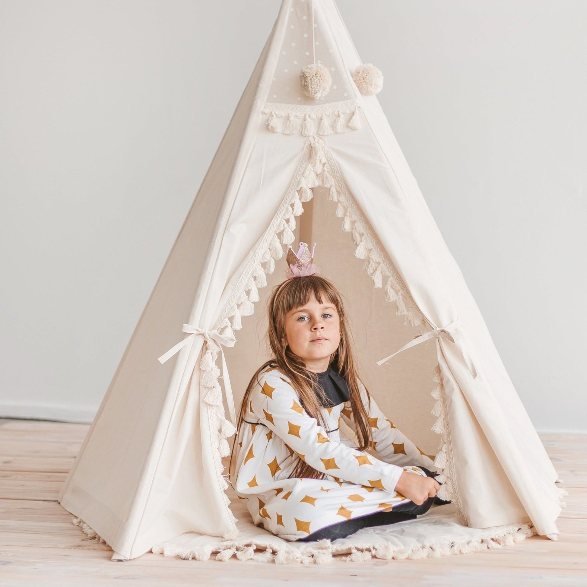 MINICAMP | Padded Kids Play Mat in Ecru with Tassels - The Little Hive