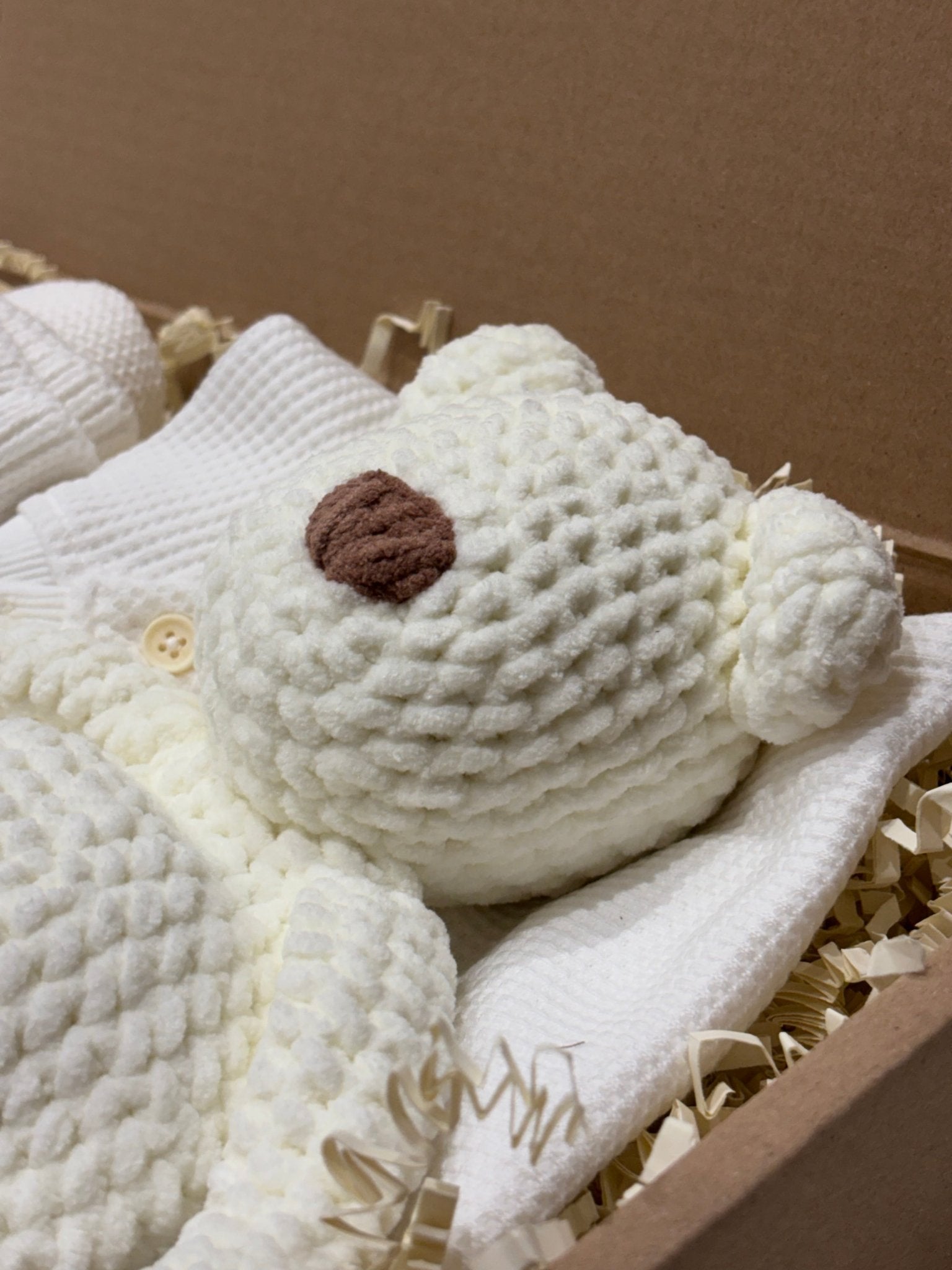 Newborn Knit Gift Box – Cream & White (0–6 Months) - The Little Hive