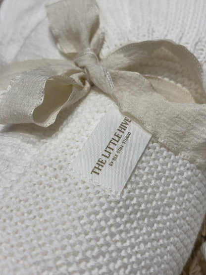 Newborn Knit Gift Box – Cream & White (0–6 Months) - The Little Hive