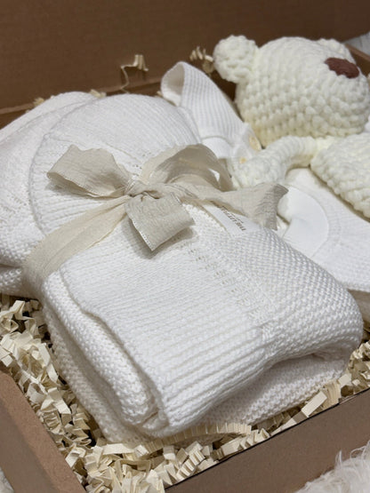 Newborn Knit Gift Box – Cream & White (0–6 Months) - The Little Hive