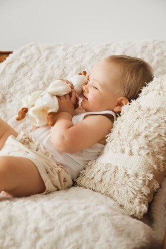 Sophie la girafe® - Comforter with Soother Holder - The Little Hive