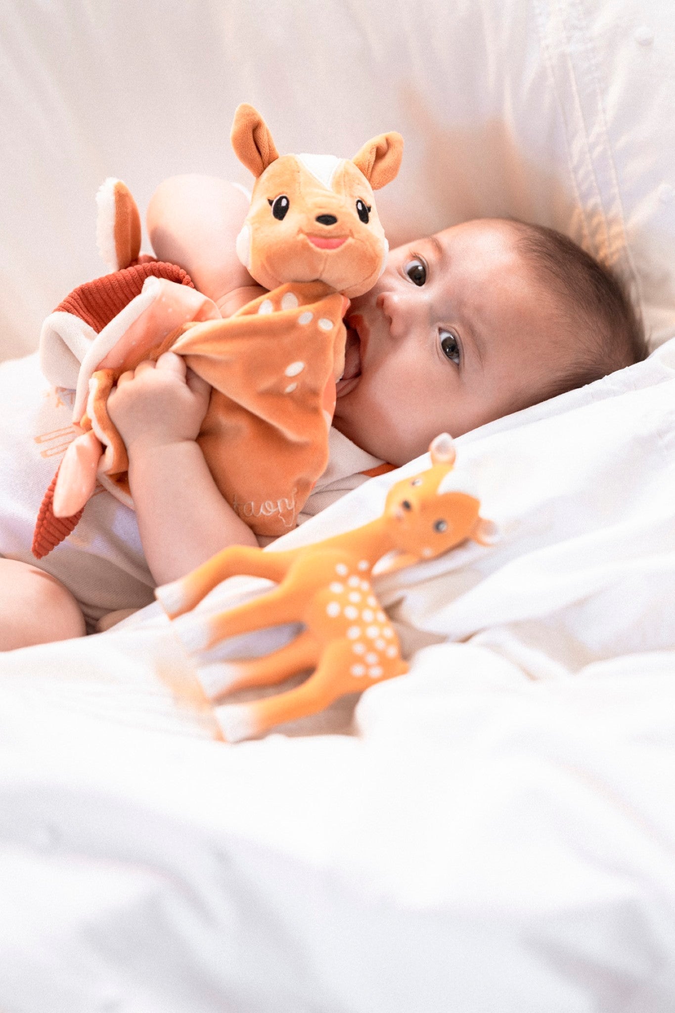 Sophie la girafe® - FanFan the Fawn Comforter - The Little Hive