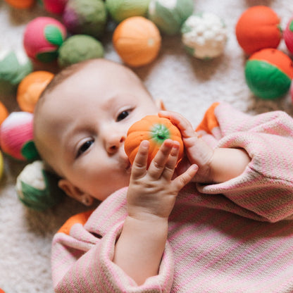 Balle sensorielle pour bébé Oli &amp; Carol, soupe aux légumes
